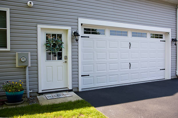 24/7 Emergency Garage Door Panel Replacement experts in Nixon, TX